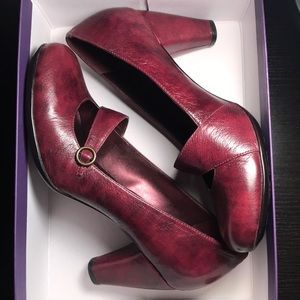 Clarks Dark purple leather heeled pump